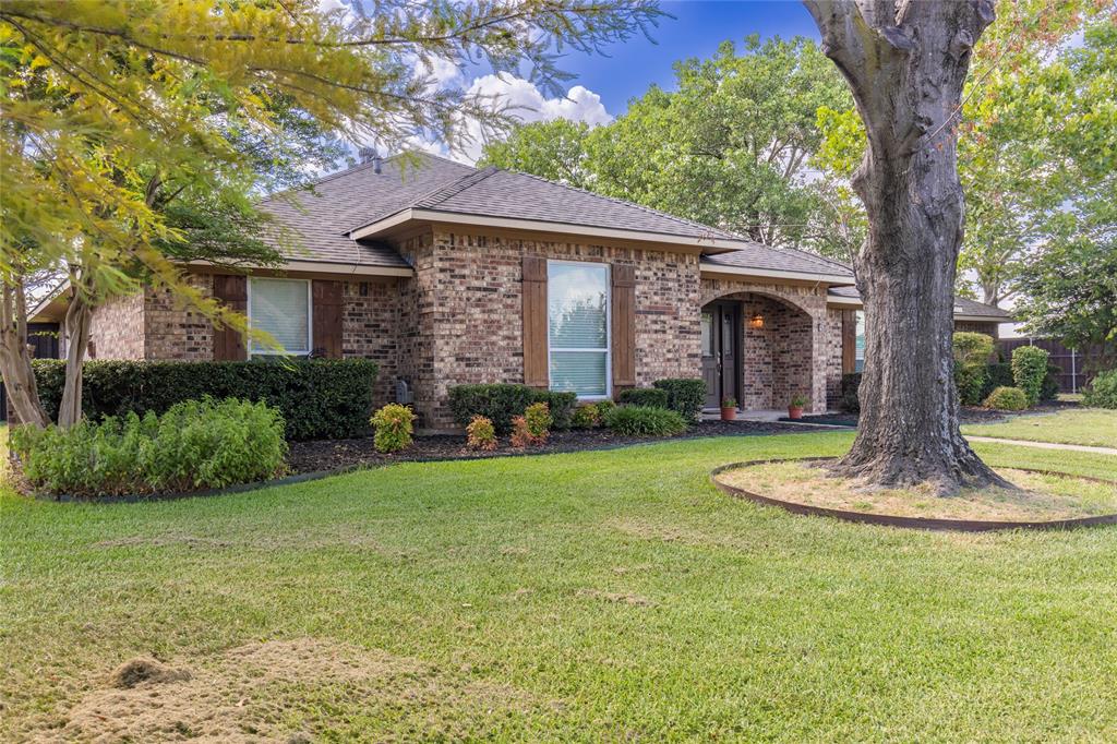102 Royal Oaks Drive