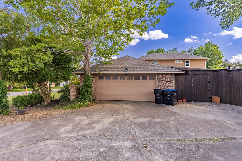 102 Royal Oaks Drive