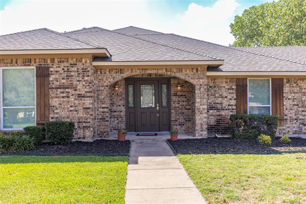102 Royal Oaks Drive