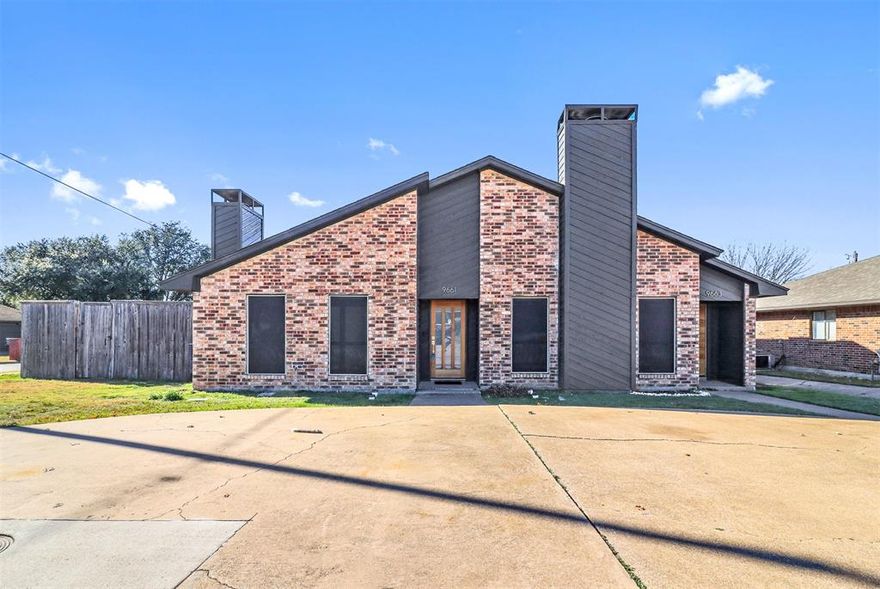 **INCENTIVE - 50% OFF FIRST MONTH IF APPROVED BEFORE JAN 16TH

Experience modern living in this 2-bedroom, 2-bath duplex, featuring luxury vinyl flooring, granite countertops, and high-end GE appliances! Enjoy the convenience of a private driveway with two parking spots, central AC, and smart home amenities like a Nest system and Ring doorbell. Nestled in a family-friendly neighborhood close to community parks, the property offers a comfortable and stylish living experience. Available for immediate occupancy, this home is an ideal choice for those seeking contemporary conveniences and a welcoming community atmosphere.

Pets welcome!

We are excited to offer a monthly fee in lieu of a cash security deposit upon approval!