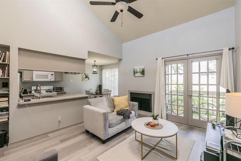 5750 Phoenix Drive 22 Dallas TX 75231