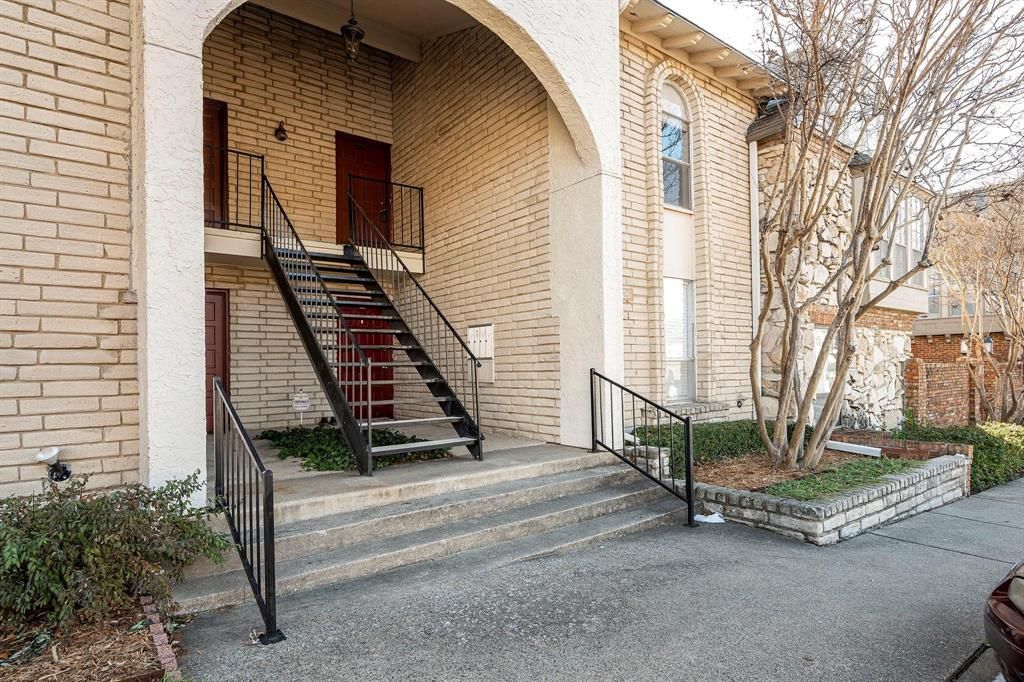 Photo of 15926 Stillwood Street #2072, Dallas, TX 75248 (MLS # 21189295)