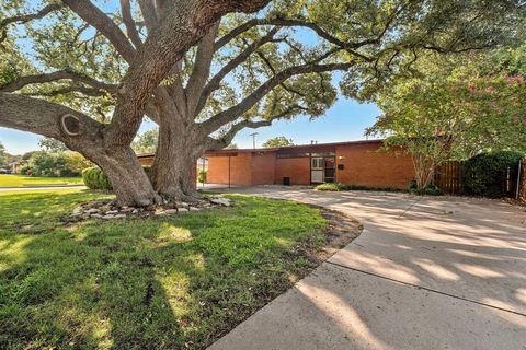2942 Randy Lane Farmers Branch TX 75234