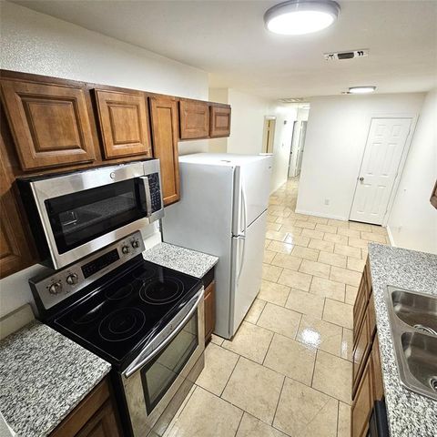 Photo of 1810 Wiseman Avenue, Fort Worth, TX 76105 (MLS # 21160182)