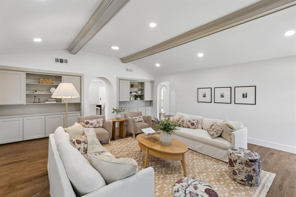 1120 Stratford Drive