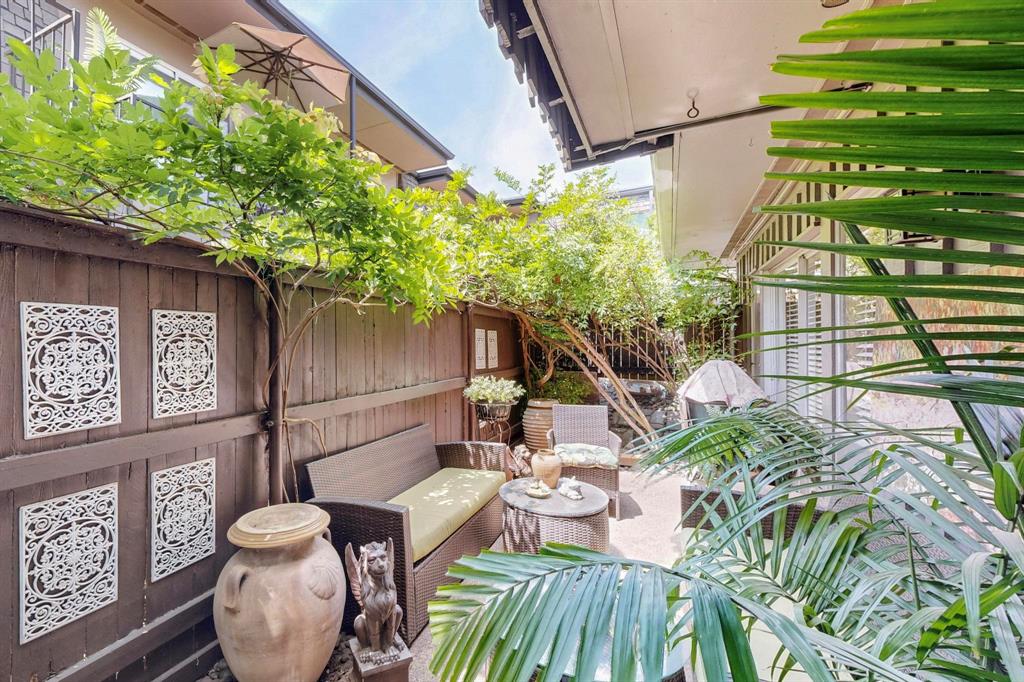 4112 Bowser Avenue 105