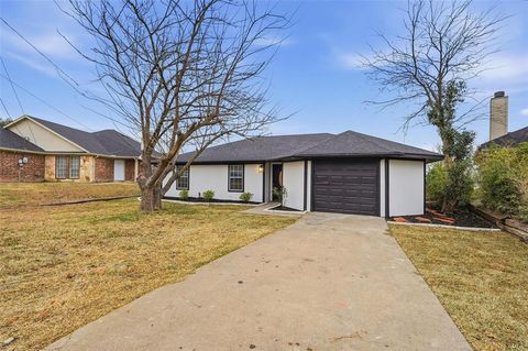 Photo of 763 Lakeside Drive, Rockwall, TX 75032 (MLS # 21157883)