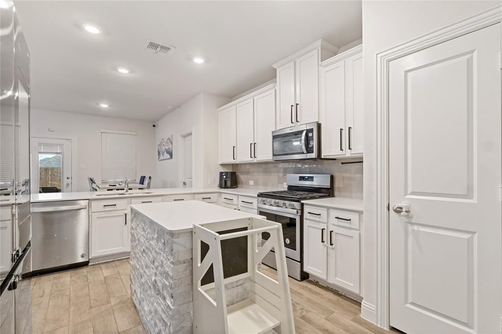 Aubrey, Texas 76227, United States, 4 Bedrooms Bedrooms, ,3 BathroomsBathrooms,Residential,Pending,26002