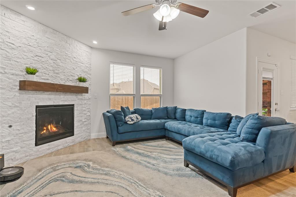 Aubrey, Texas 76227, United States, 4 Bedrooms Bedrooms, ,3 BathroomsBathrooms,Residential,Pending,26002