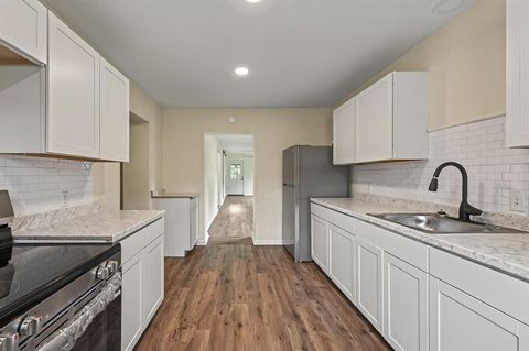 206 W Franklin Street Alvord TX 76225
