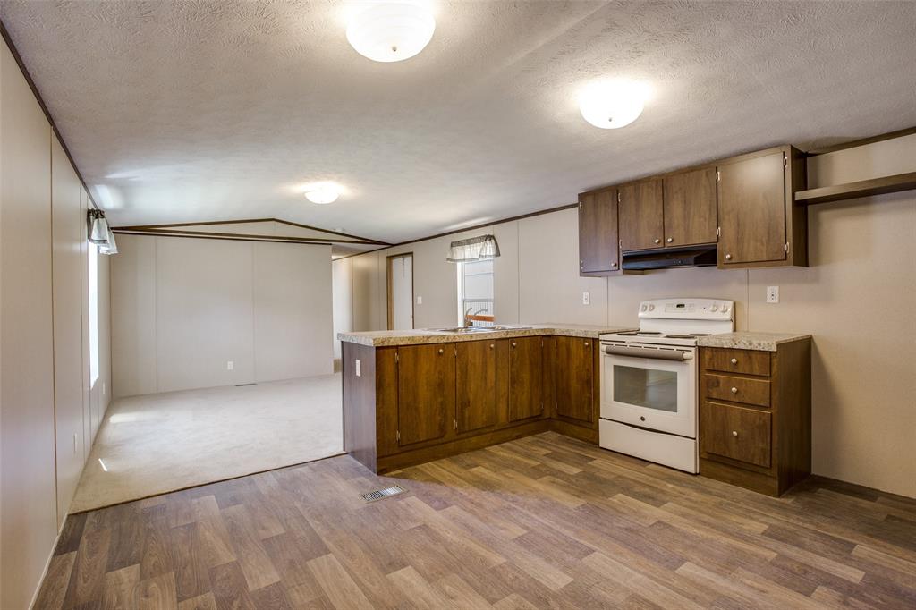 541 Simmons Way