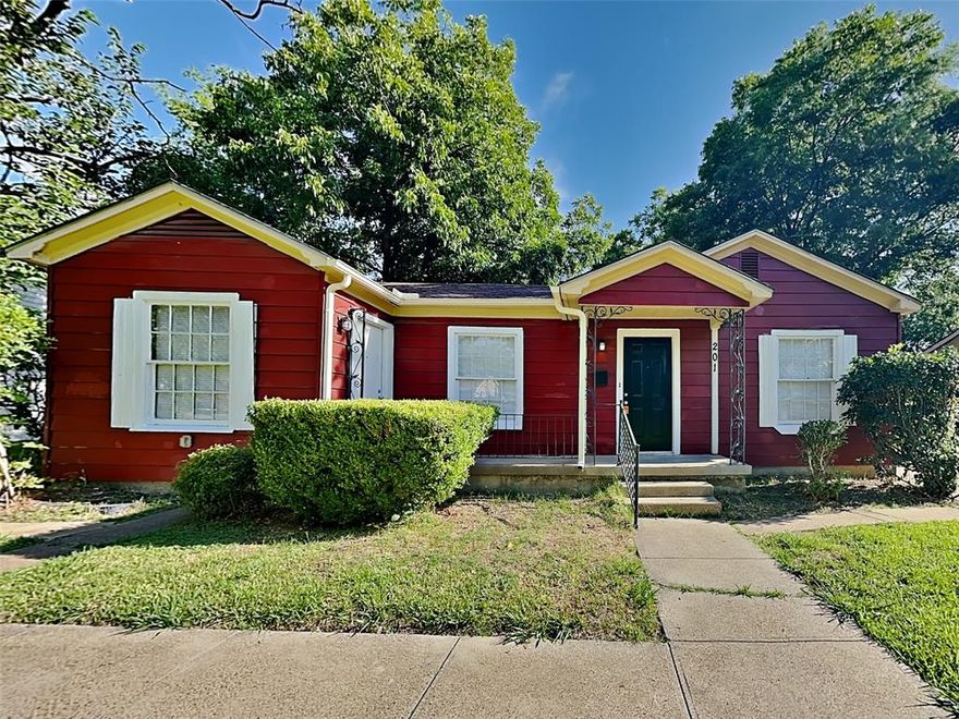 ADORABLE 3 bedroom, 2 bath home in the heart of Garland is ready for you! Cute, cozy and quaint are just a few ways to describe this home, original hardwood floors in the living and 2 bedrooms. Nice over sided lot with mature trees with fenced backyard.



All Bridge Homes residents are automatically enrolled in our Resident Benefits Package (RBP), to ensure the best leasing experience.