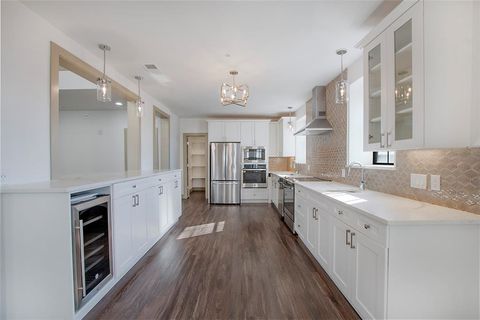2610 Allen Street 4601 Dallas TX 75204