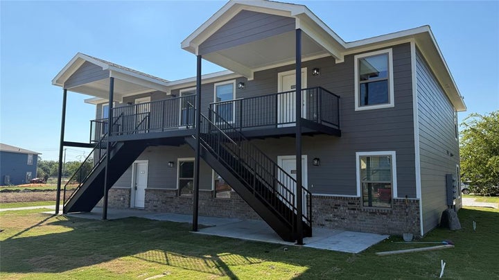 Photo 1 of 20 — 3013 Grey Wolf Circle, Denton, TX 76209