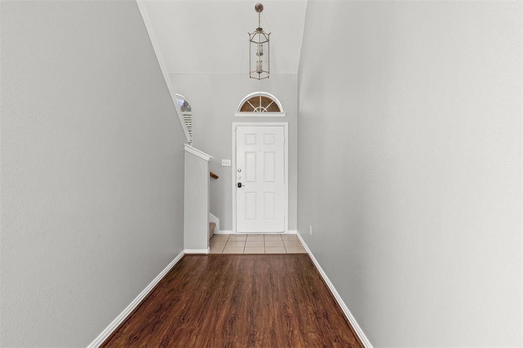 2821 Lynx Lane