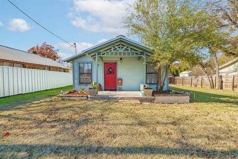 816 S Houston Street De Leon TX 76444