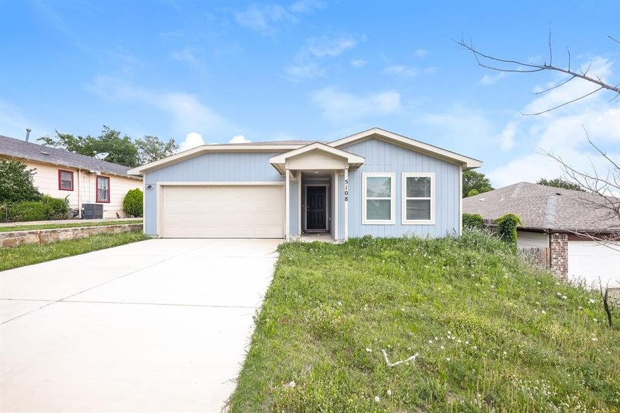 Welcome to this charming 3-bedroom, 2-bathroom home. This residence offers a blend of classic architecture and modern conveniences, featuring a spacious living area with abundant natural light and a functional layout. The kitchen is equipped with ample cabinetry, making it ideal for culinary enthusiasts. Each bedroom provides comfortable accommodations, while the bathrooms are designed with practicality in mind. The property boasts a generous backyard, perfect for outdoor activities or gardening.