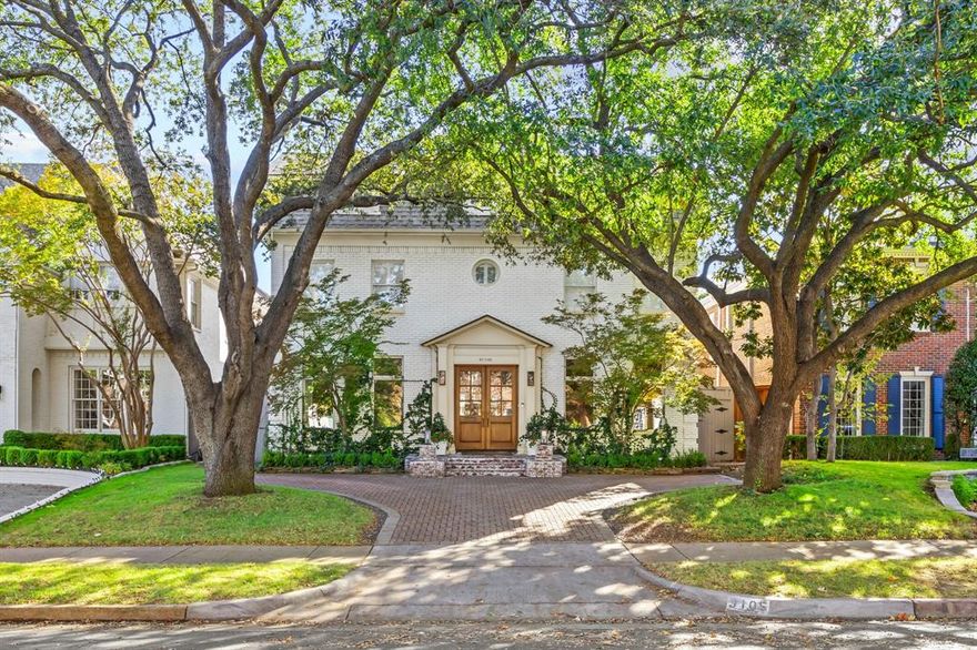 Situated in a premier Highland Park location, this beautifully updated 4-bedroom, 4.5-bath home offers exceptional access to the Katy Trail and Knox Henderson, and is zoned to highly coveted Armstrong Elementary. The thoughtfully renovated main level features a stunning kitchen with leathered granite and marble surfaces, custom cabinetry, Sub-Zero refrigerator, new range and dishwasher, and designer lighting. A stylish white oak bar with brass and glass shelving and Scotsman ice maker creates the perfect entertaining space. Additional highlights include a remodeled powder bath, updated butler’s pantry, and a newly added wine closet.
Light-filled living spaces open to the outdoors with all-new rear windows and expansive 10-foot sliding doors, creating seamless indoor-outdoor flow. Recent updates include re-stained hardwood floors, a remodeled fireplace with plaster finish, and designer wall coverings throughout.
Upstairs offers spacious bedrooms and a laundry room. The gameroom or quarters features new paint, fridge drawers, sink, and granite, providing flexible living options. Additional improvements include a new downstairs HVAC unit and fresh exterior paint along the back of the home. A true move-in ready opportunity in one of Highland Park’s most sought after locations.