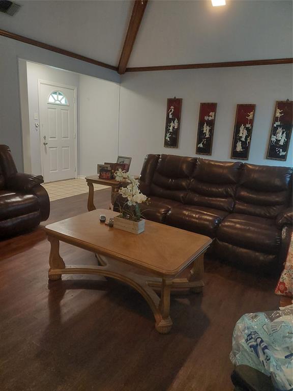 1613 Crescent Lane