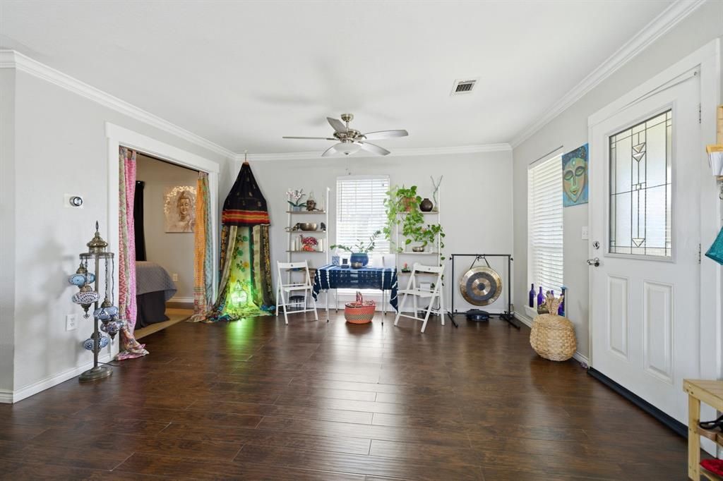 Photo of 311 Guthrie Street, Dallas, TX 75224 (MLS # 21213797)