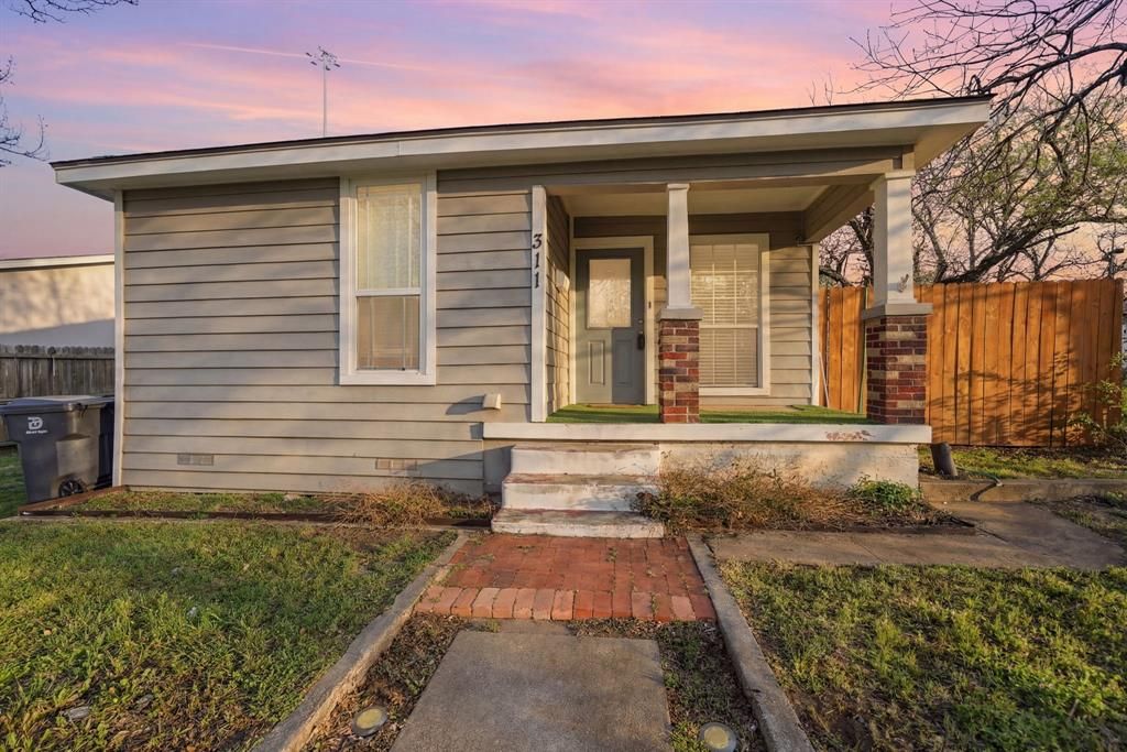 Photo of 311 Guthrie Street, Dallas, TX 75224 (MLS # 21213797)