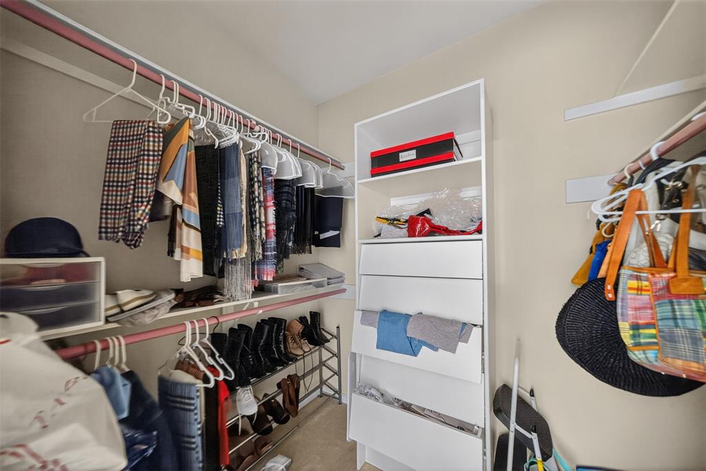 CEDAR BEND ESTS - Residential