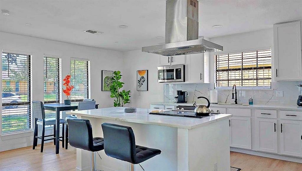 2521 Delmar Drive