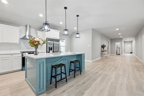 2833 W Biddison Street Fort Worth TX 76109
