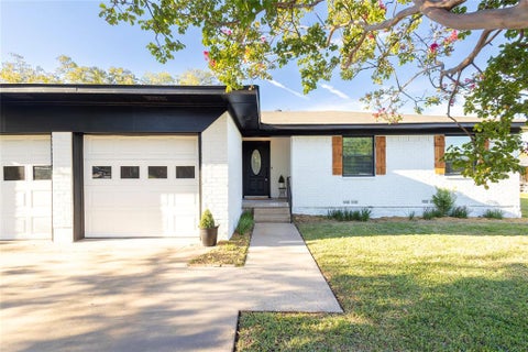 Photo of 254 Kincaid Street, Van Alstyne, TX 75495 (MLS # 21408936)