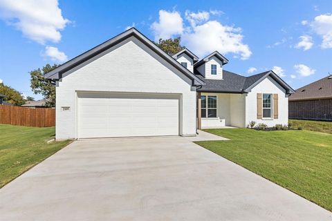 2109 Briarwood Drive Bridgeport TX 76426