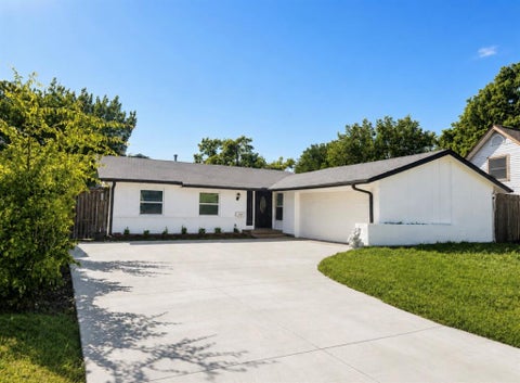 Photo of 4142 Victoria Street, Irving, TX 75062 (MLS # 21361156)