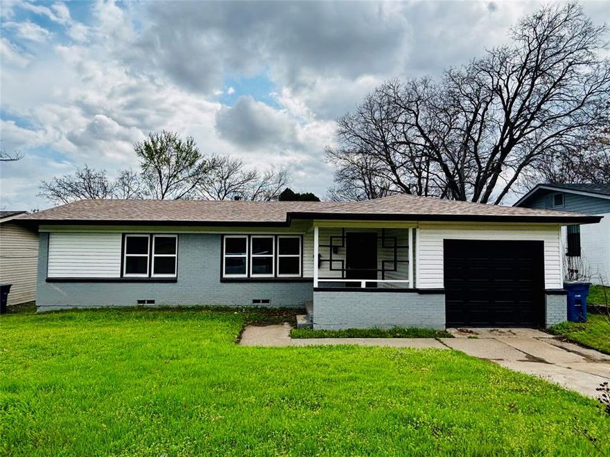 Located just 10 minutes from Downtown Dallas and only 5 minutes from the vibrant Bishop Arts District, this 3-bedroom, 2-bath home with 1,437 sq ft offers the perfect opportunity to create a space that reflects your personal style in a prime Dallas location.
Featuring a functional layout with comfortable living areas and great natural flow, this property is ideal for buyers looking to add their own finishing touches while enjoying quick access to shopping, dining, entertainment, and major commuter routes. Whether you're a first-time homebuyer, downsizing, or looking for a smart investment opportunity, this home presents strong potential in one of Dallas’s most convenient areas.
Don’t miss your chance to own a home near some of the city’s most sought-after destinations while adding value and personality of your own.