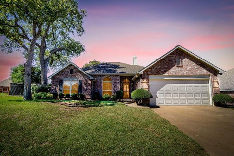 Photo of 7901 Ember Oaks Drive, North Richland Hills, TX 76182 (MLS # 21401573)