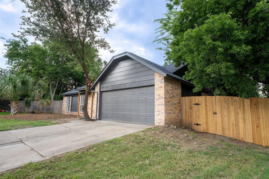 3806 Wooddale Court