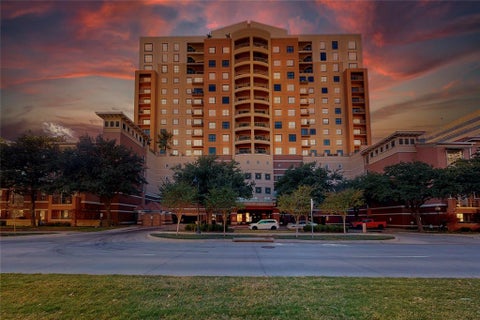 Photo of 330 Las Colinas Boulevard E #920, Irving, TX 75039 (MLS # 21299680)