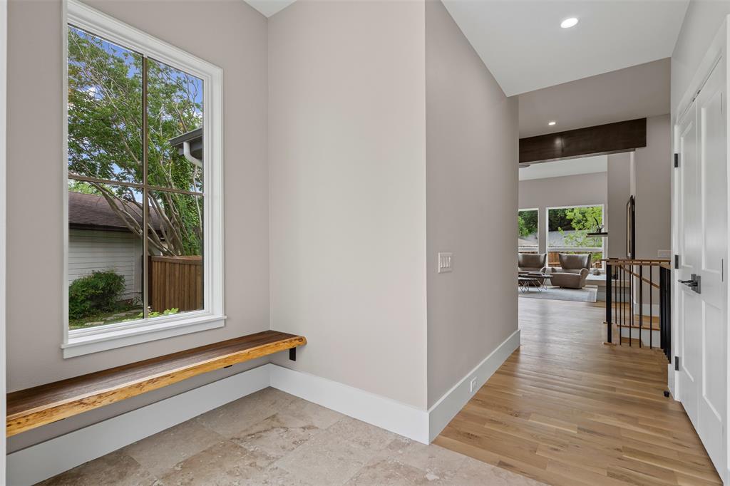 9007 Leaside Drive