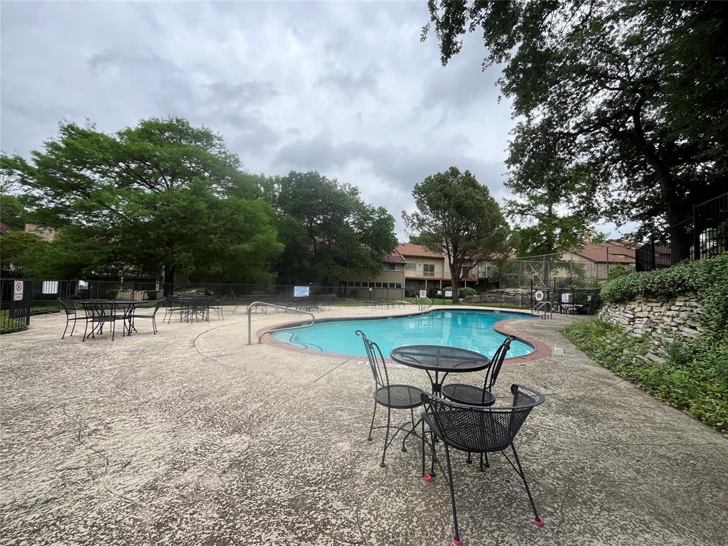 Meadowbrook Hills Chimney Wood - Residential