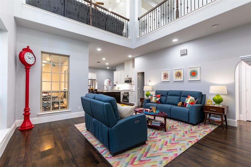 2209 Longwood Drive