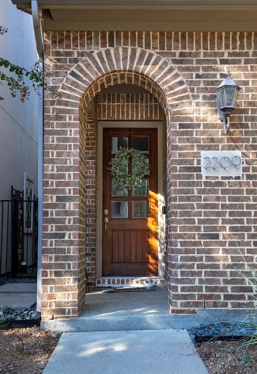 2209 Longwood Drive