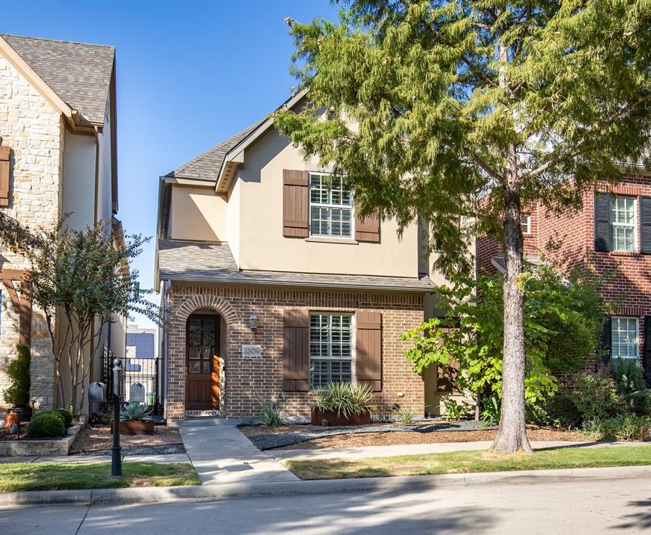 2209 Longwood Drive