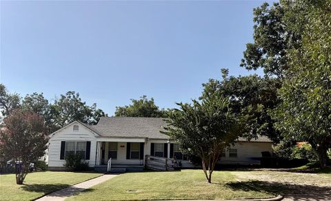 Photo of 3321 Herring Avenue, Waco, TX 76708 (MLS # 21341222)