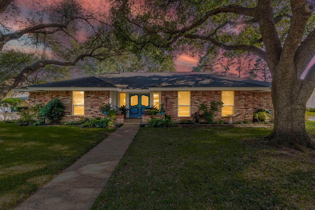 2421 Sir Guy Drive