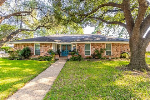 2421 Sir Guy Drive Grand Prairie TX 75050