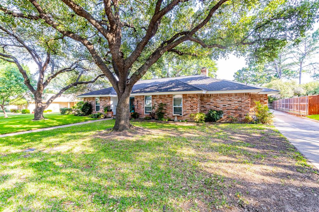 2421 Sir Guy Drive