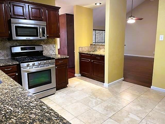 Arlington, Texas 76016, United States, 3 Bedrooms Bedrooms, ,2 BathroomsBathrooms,Residential,Pending,125320