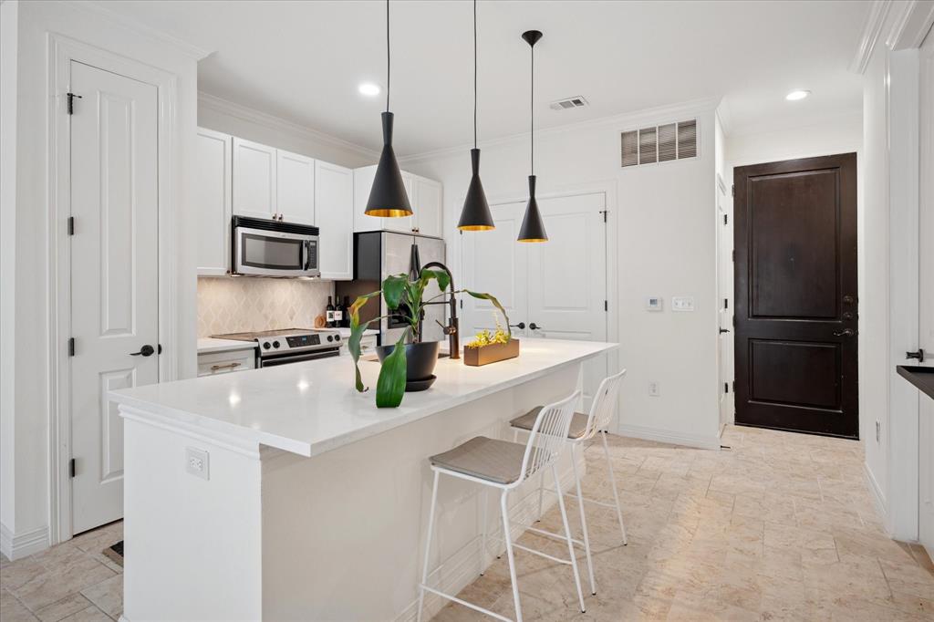 8616 Turtle Creek Boulevard 200