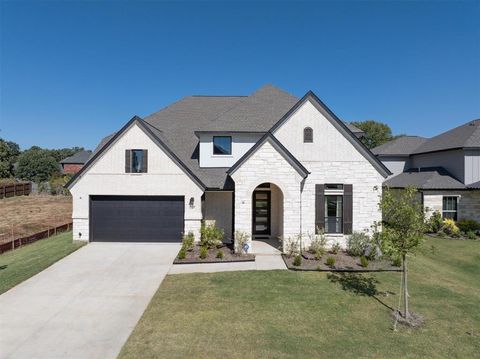 Photo of 305 Alicia Court, Mansfield, TX 76063 (MLS # 21088539)