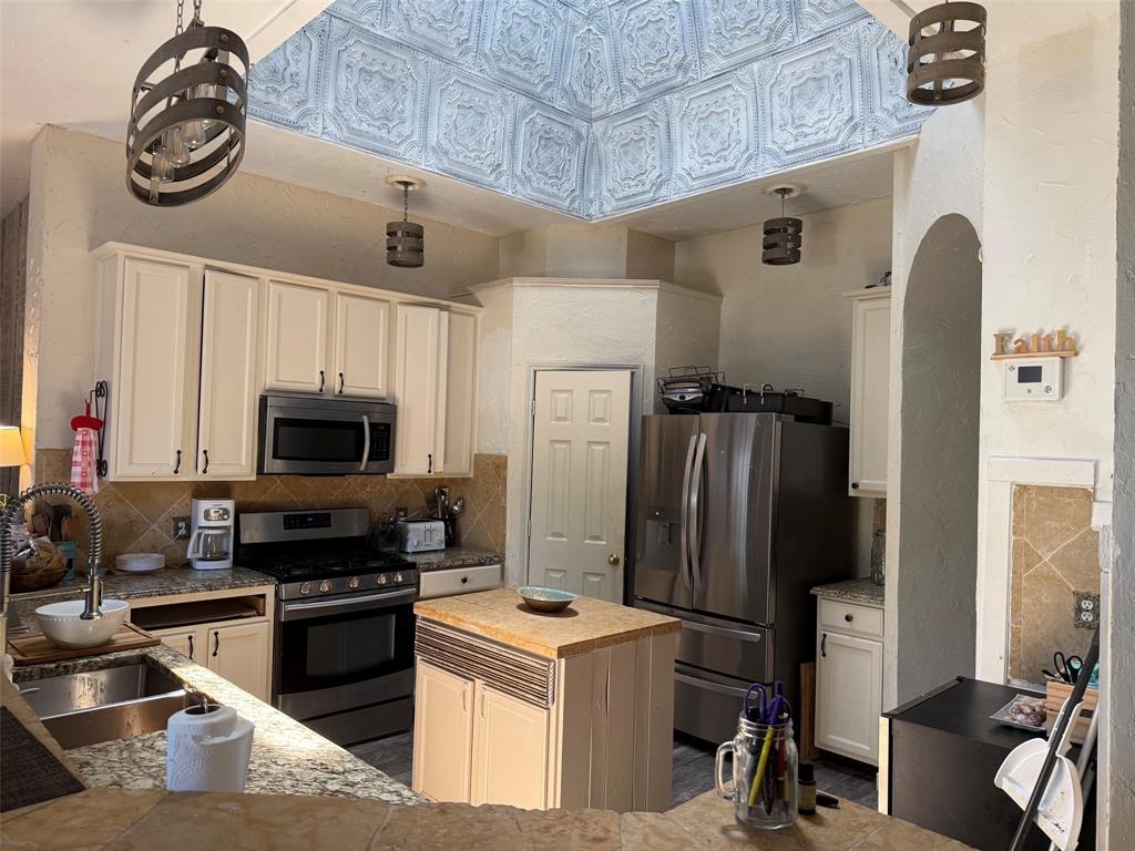4210 Honeysuckle Drive