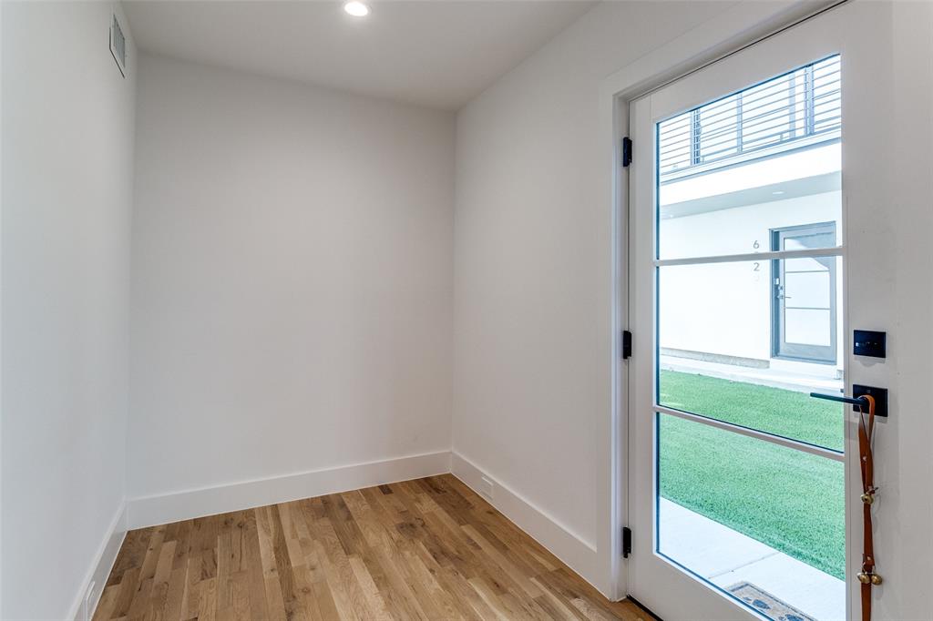 7207 Gaston Avenue 903