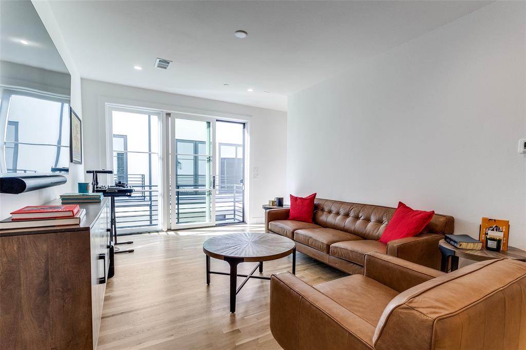 7207 Gaston Avenue 903